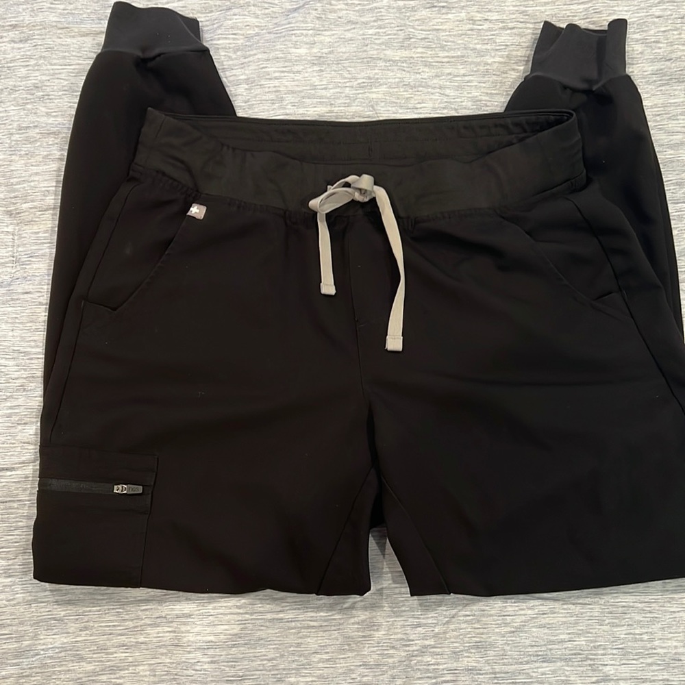 Figs zamora joggers in black size medium